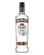 Smirnoff No. 55 Black flaske med sort etiket og guldfarvet ørn